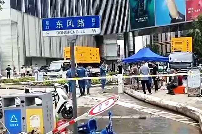 杭州唐宏网络安全解决方案有限公司排涝突击队在排涝现场